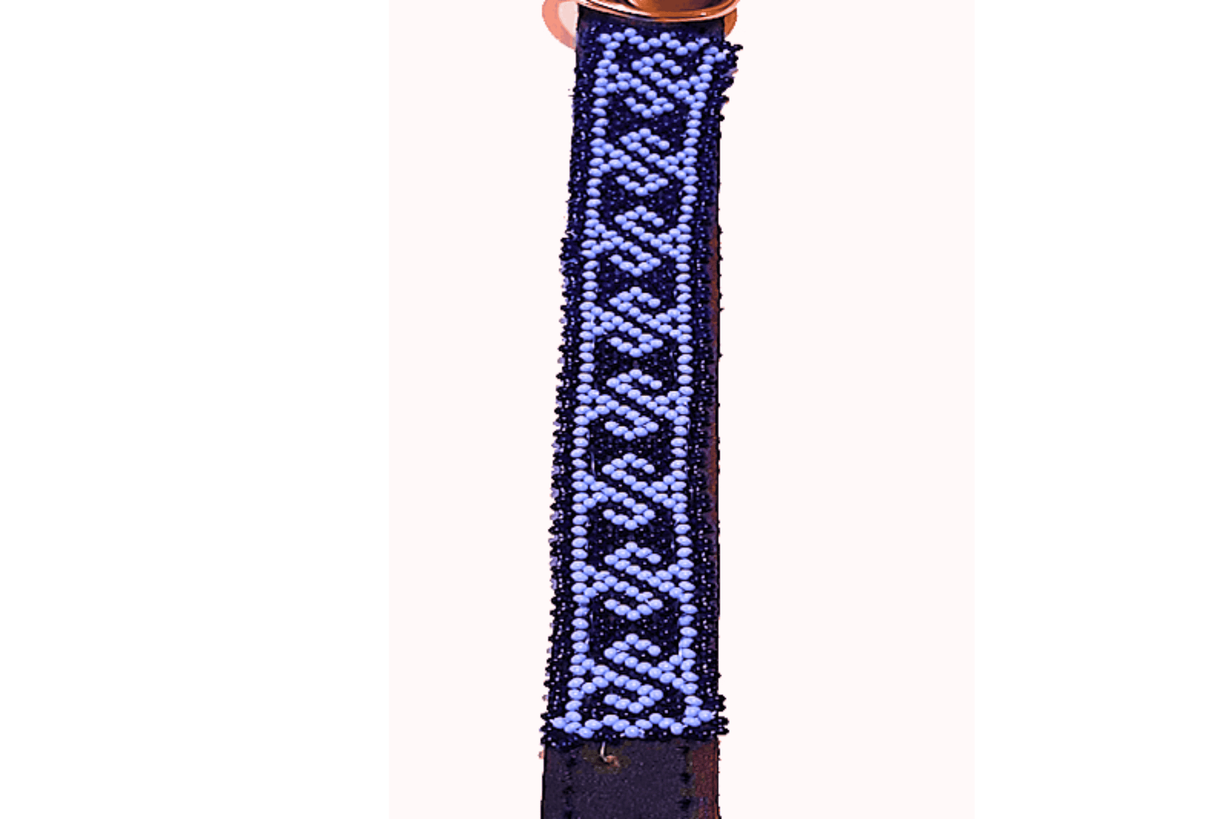 Tira bordada tradicional de HETS' I LUVI en tonos azules y blancos, elaborada a mano con perlas y hilos de calidad, representando el arte y cultura mexicana.