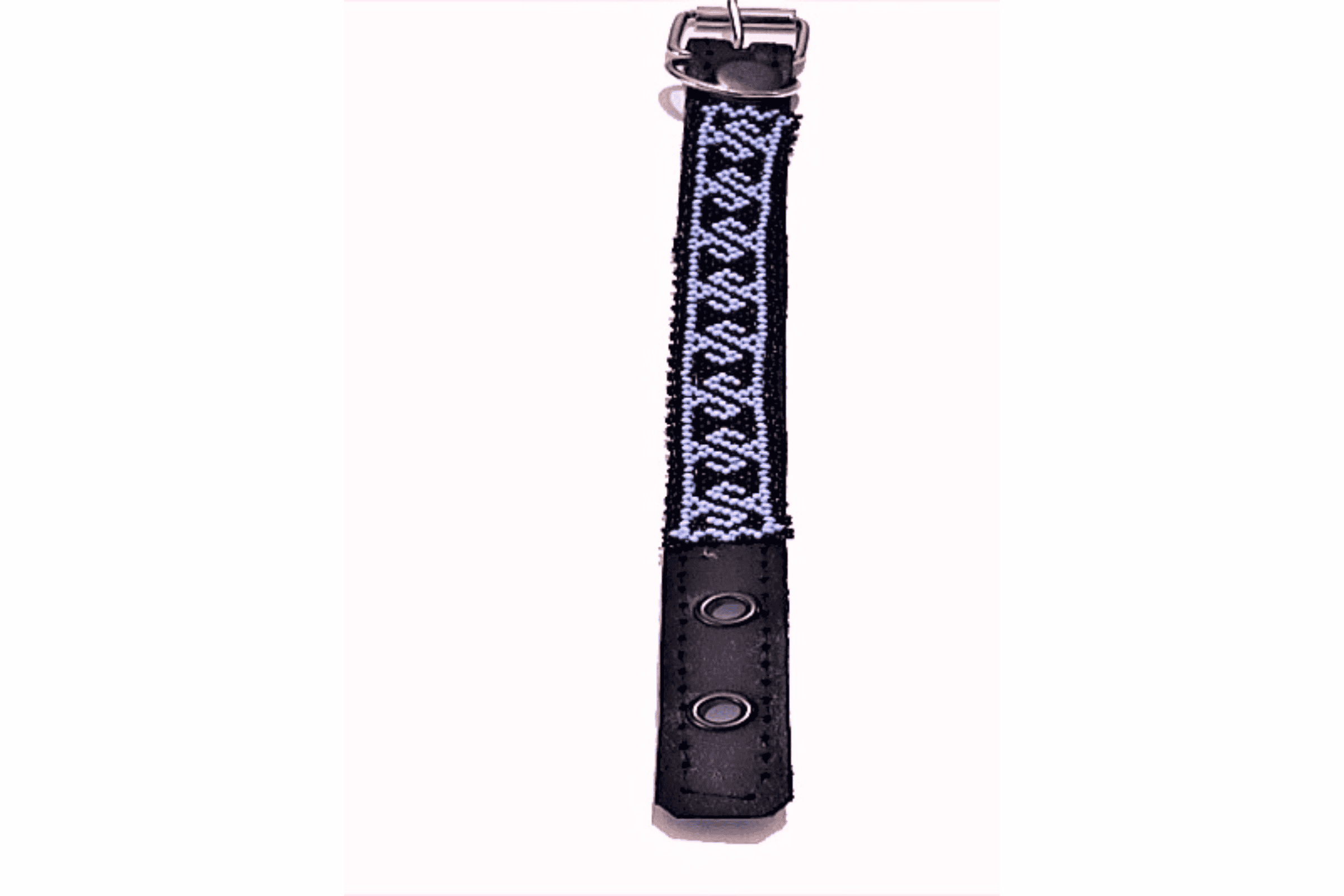 Correa para mascotas con diseño trenzado en colores negro y blanco, con cierre a presión, ideal para perros pequeños y medianos, duradera y cómoda para uso diario.